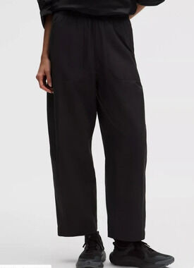 Lululemon MR Barrel Leg Crop Pants 12 Black Lightweight Travel Stretch Zip